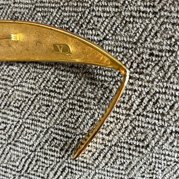 Vintage Valentino Brooch - Picture 7 of 7